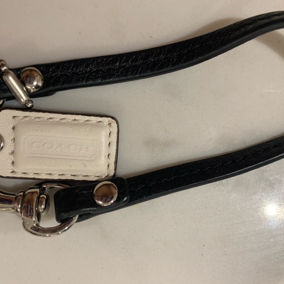 Black leather coach wristlet - Picture 2 of 4